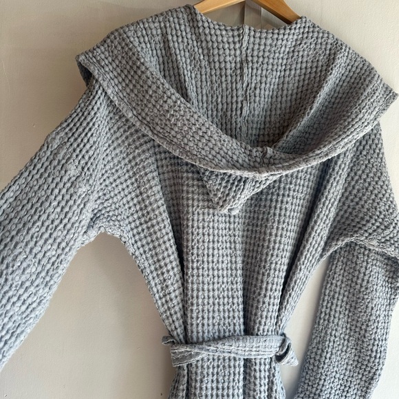 NWT Gray Textured Robe - Picture 4 of 6